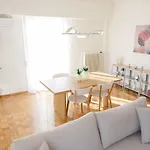 Διαμέρισμα Cozy In Center