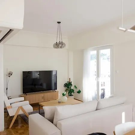 Cozy In Center Apartment Patras