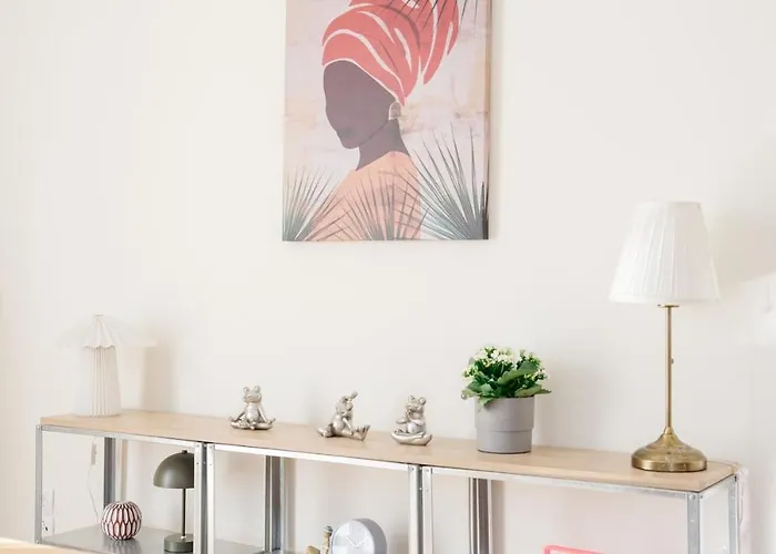 Cozy In Center Apartment