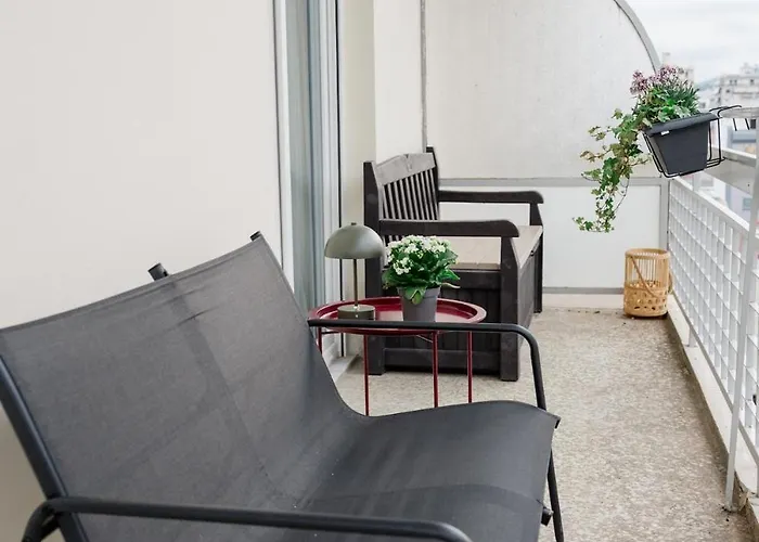 Cozy In Center Apartment *