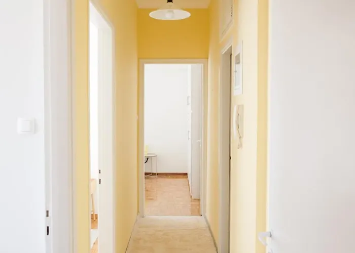 Cozy In Center Апартаменты *