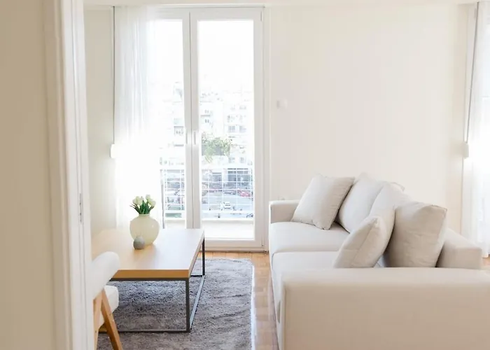 Cozy In Center Апартаменты *